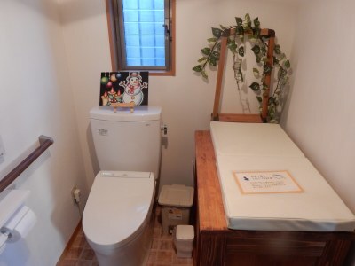 トイレ内にあるおむつ替え専用台