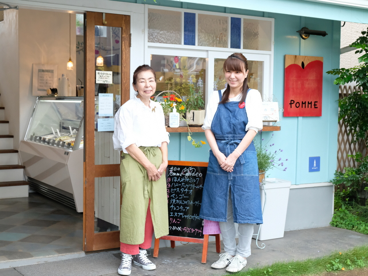 スタッフ　左：みちさん　右：まよさん（みちさんの娘さん）